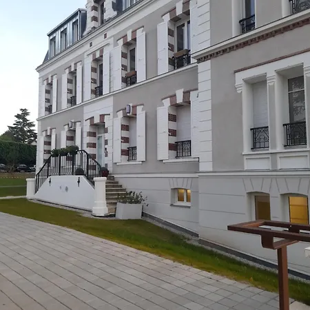 Appart Dans Petit Chateau En Centre Ville Lagny-sur-Marne Exterior photo