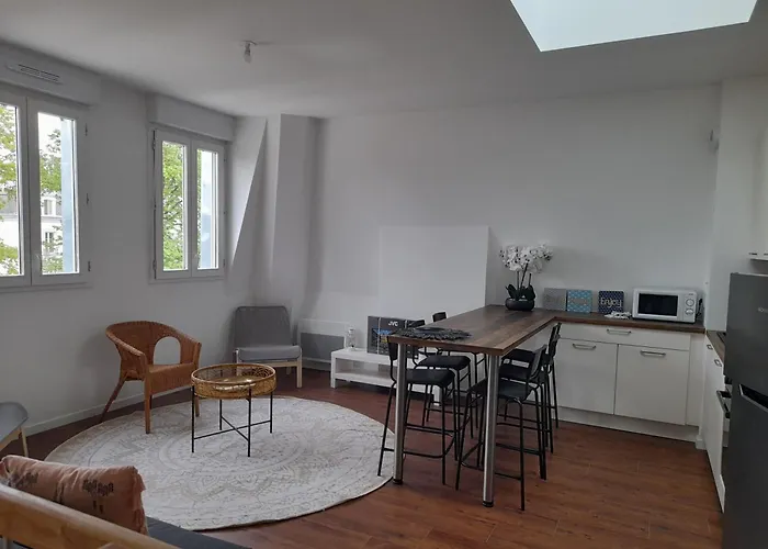 Appart Dans Petit Chateau En Centre Ville