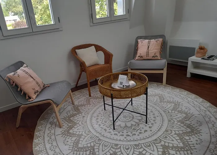 Appart Dans Petit Chateau En Centre Ville