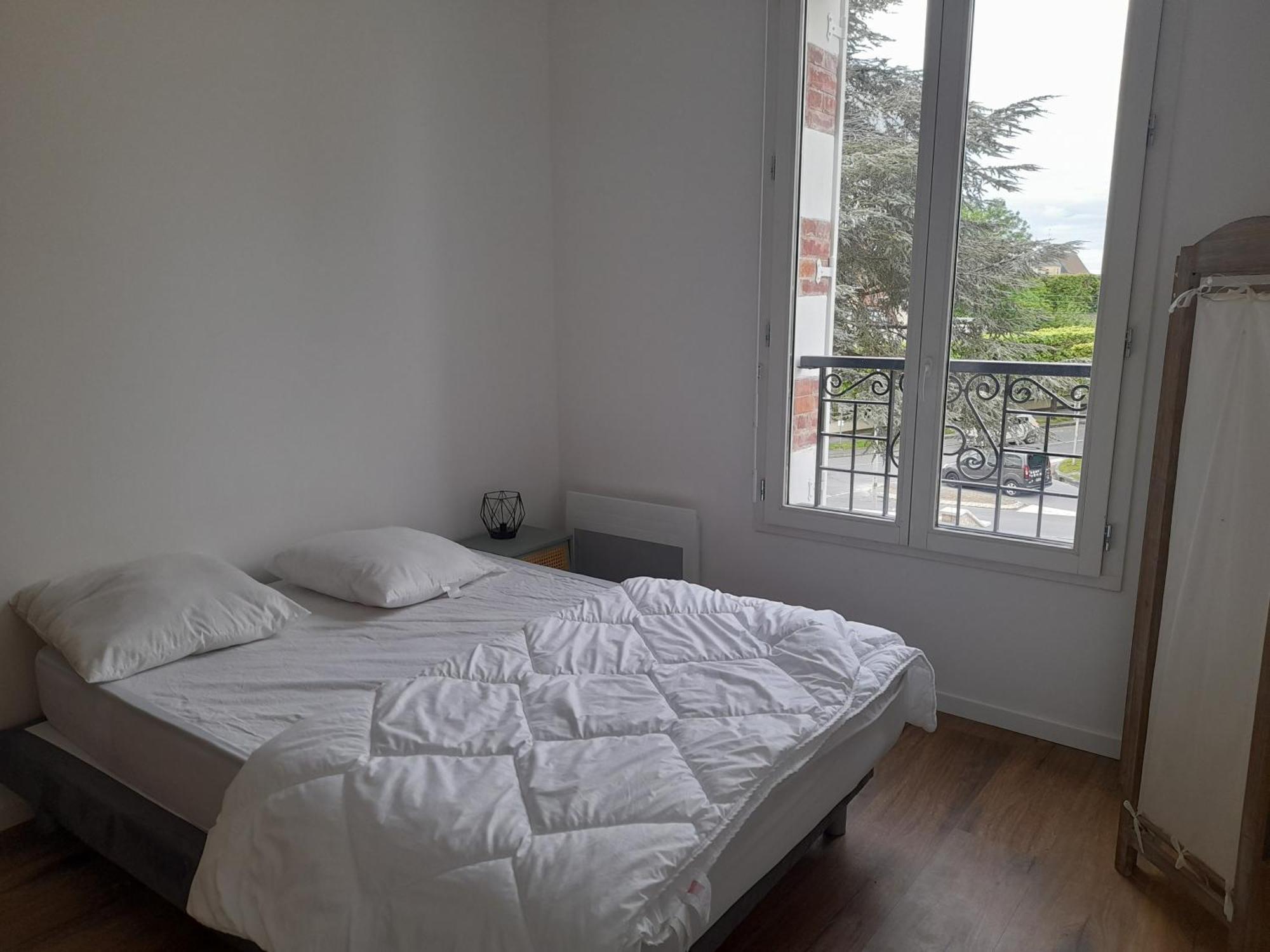 Dans Petit Chateau En Centre *