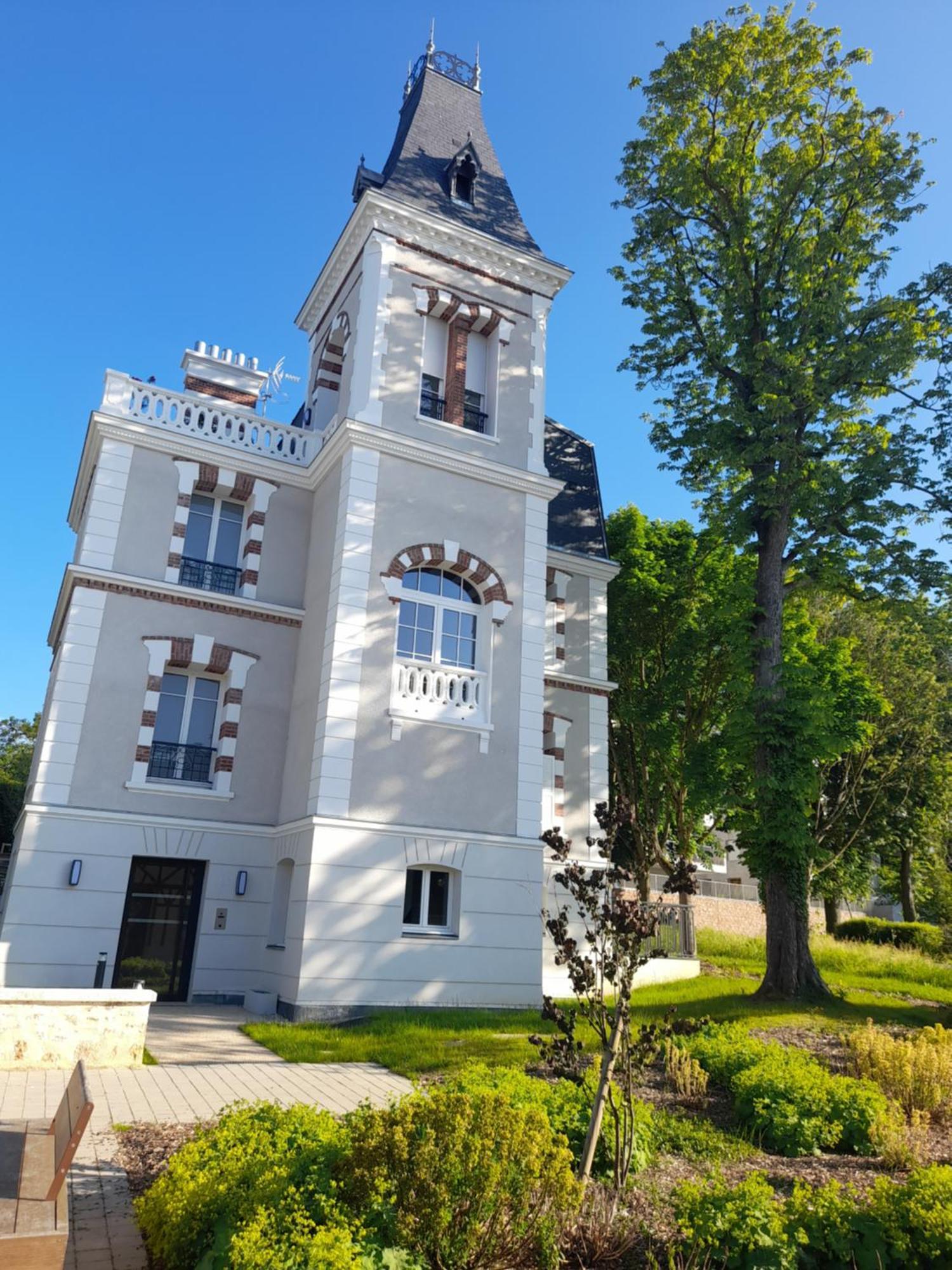 Dans Petit Chateau En Centre