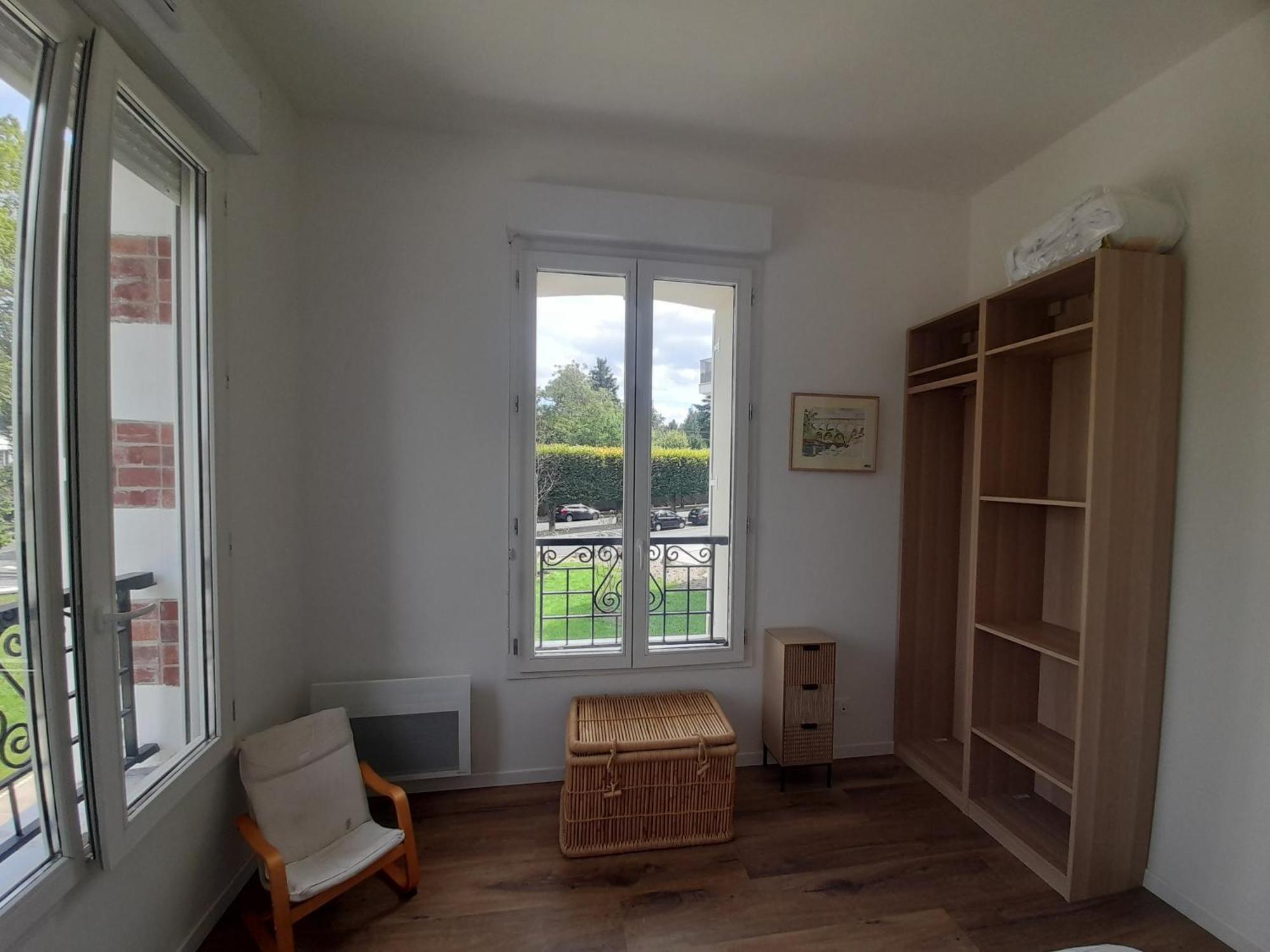 Dans Petit Chateau En Centre * Lagny-sur-Marne