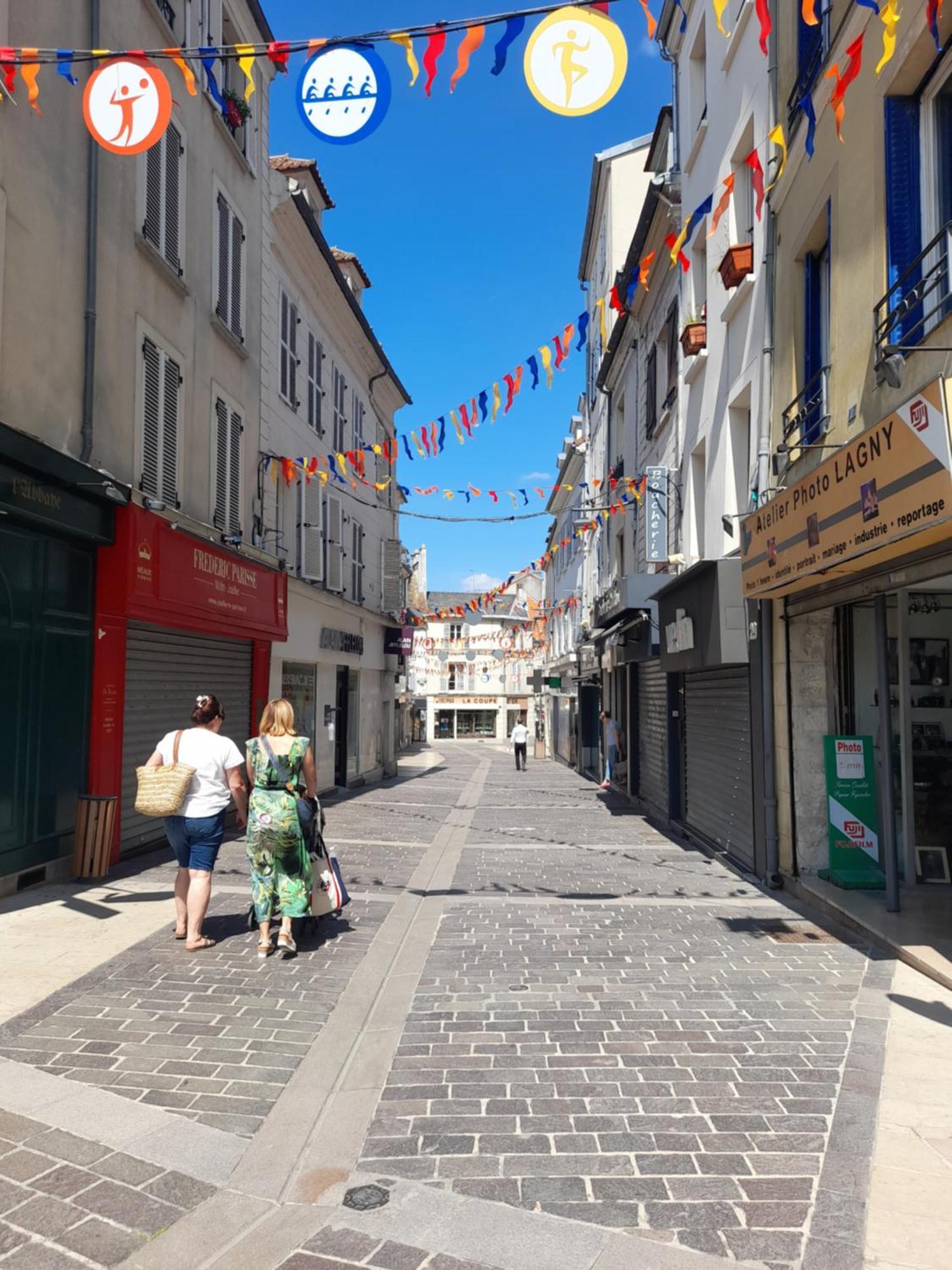 Dans Petit Chateau En Centre